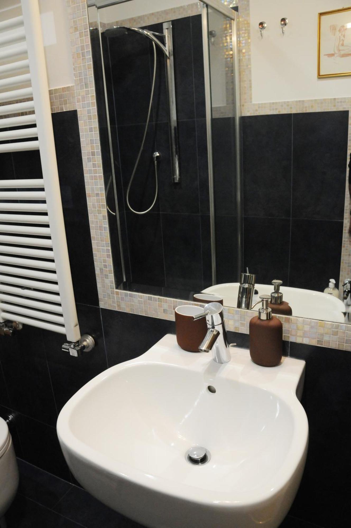 A Casa Di Lu, Al Colosseo - Guest House روما المظهر الخارجي الصورة
