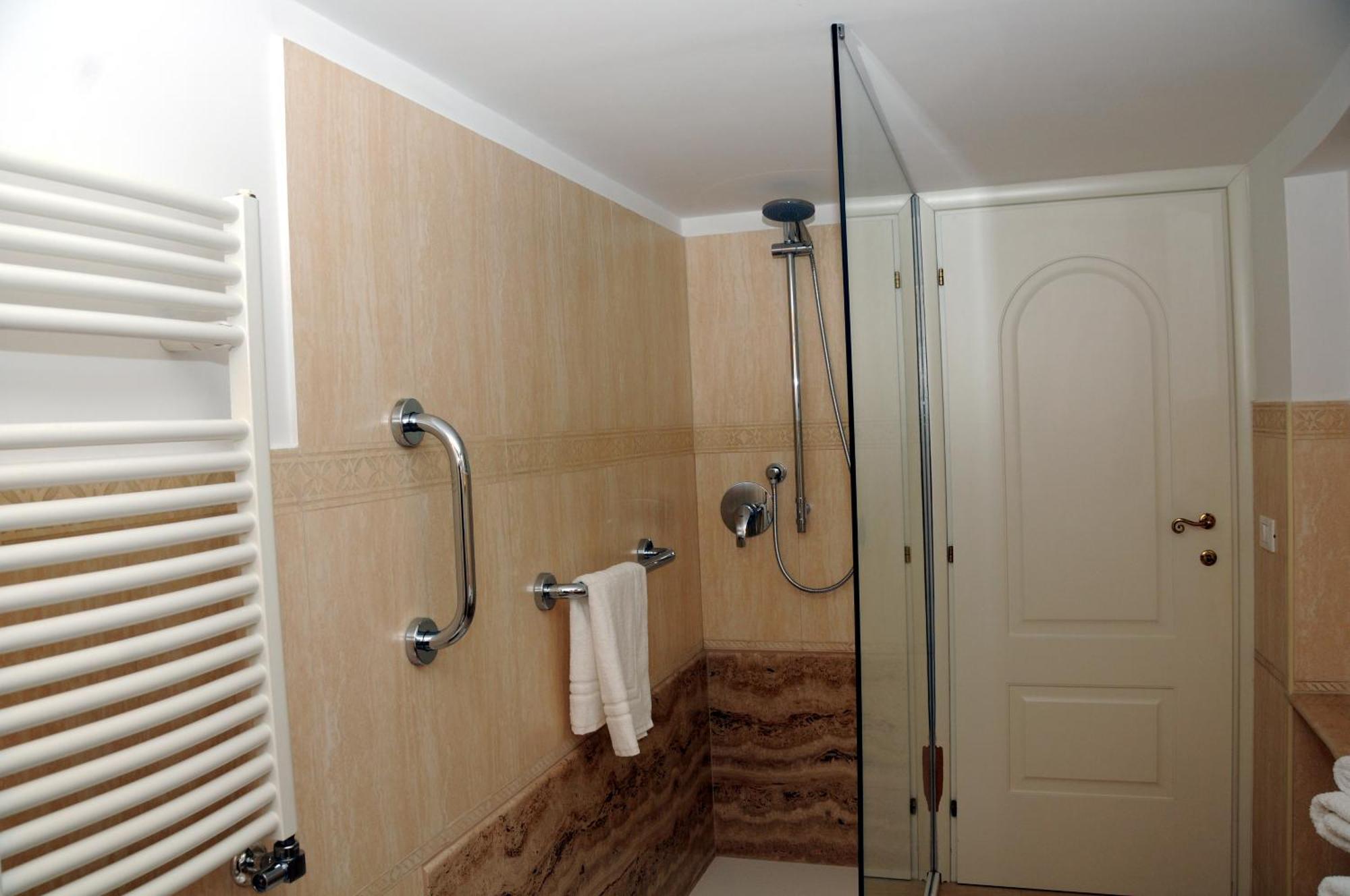 A Casa Di Lu, Al Colosseo - Guest House روما المظهر الخارجي الصورة