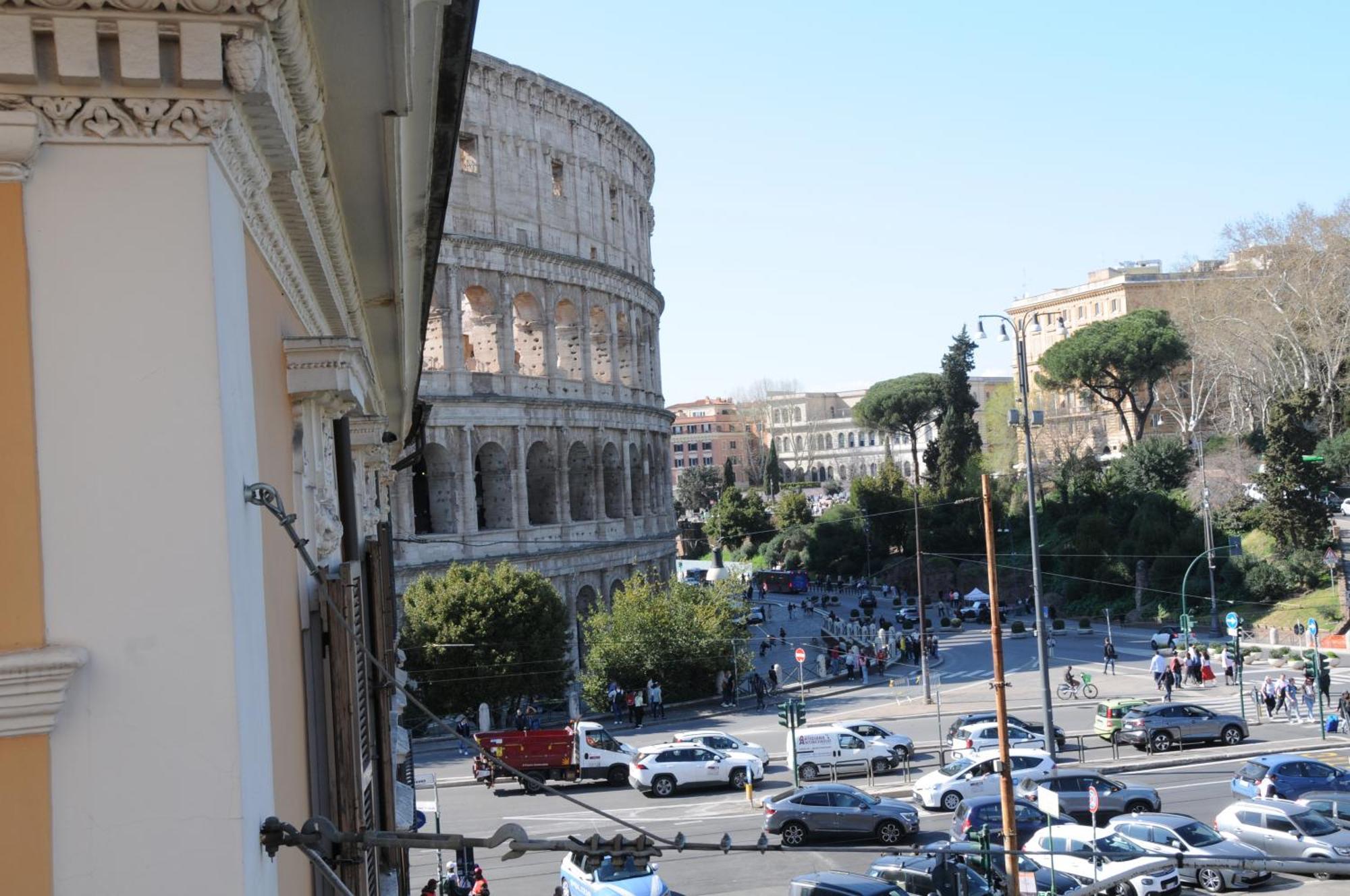 A Casa Di Lu, Al Colosseo - Guest House روما المظهر الخارجي الصورة