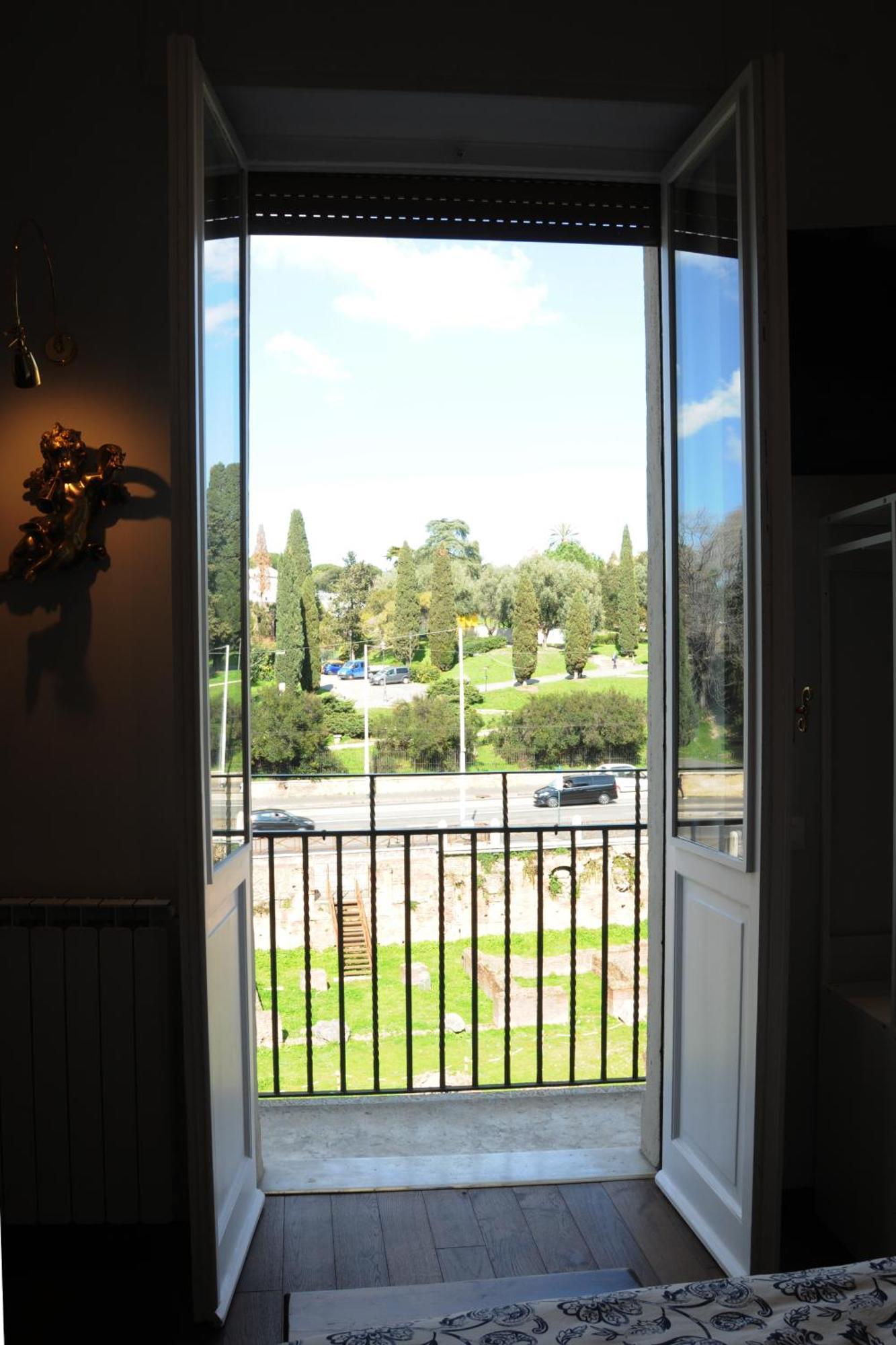 A Casa Di Lu, Al Colosseo - Guest House روما المظهر الخارجي الصورة