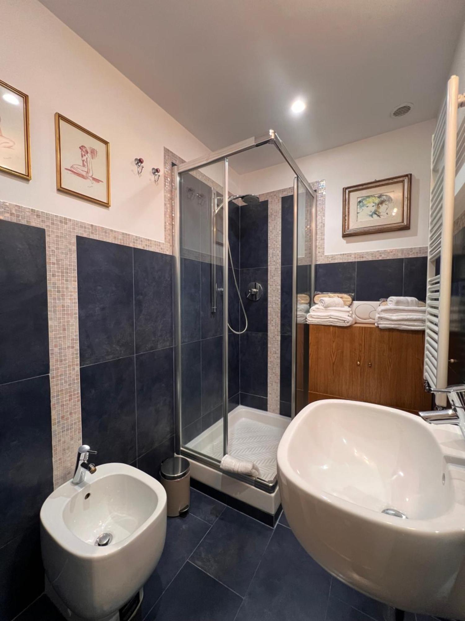 A Casa Di Lu, Al Colosseo - Guest House روما المظهر الخارجي الصورة