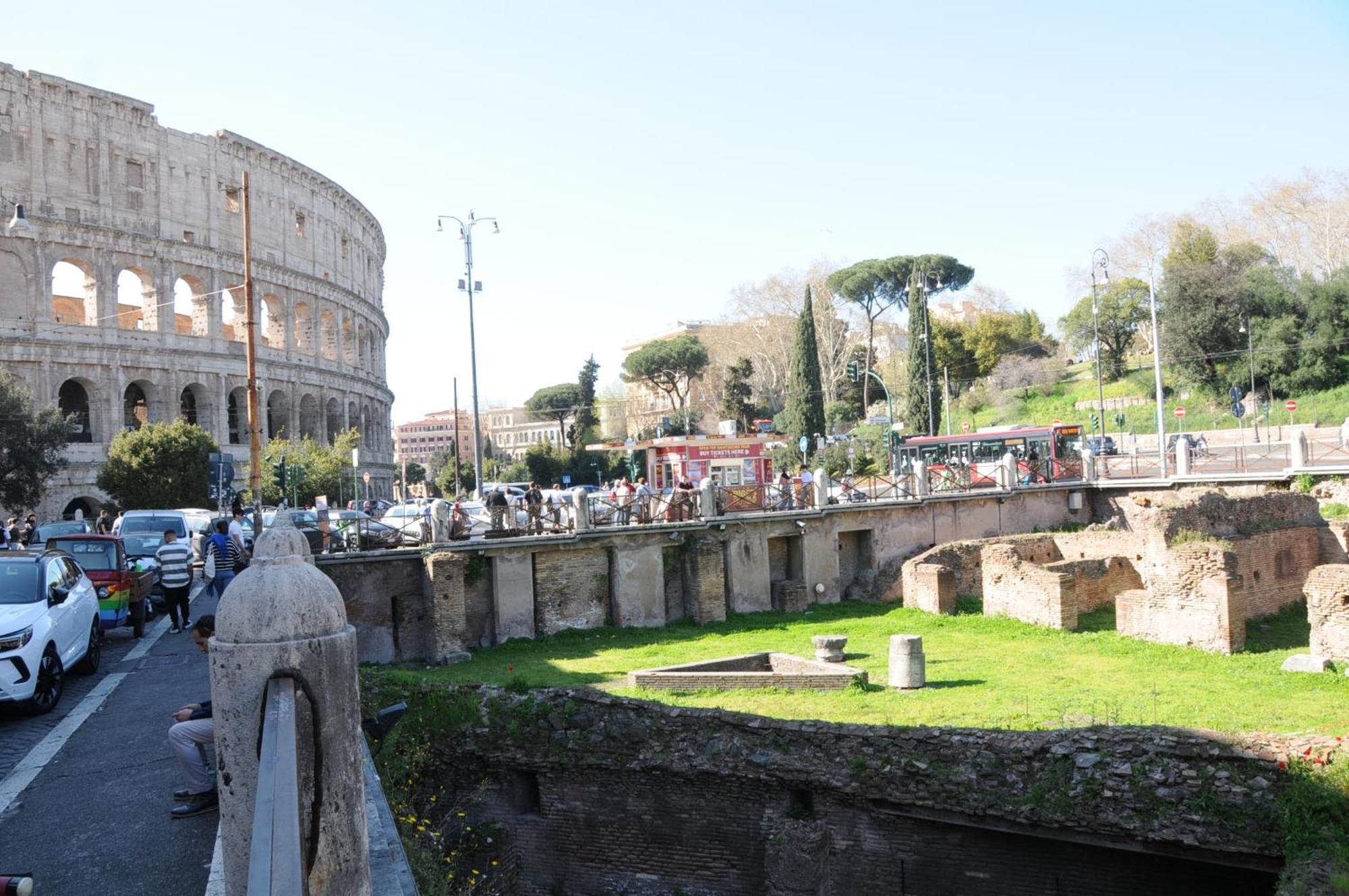 A Casa Di Lu, Al Colosseo - Guest House روما المظهر الخارجي الصورة