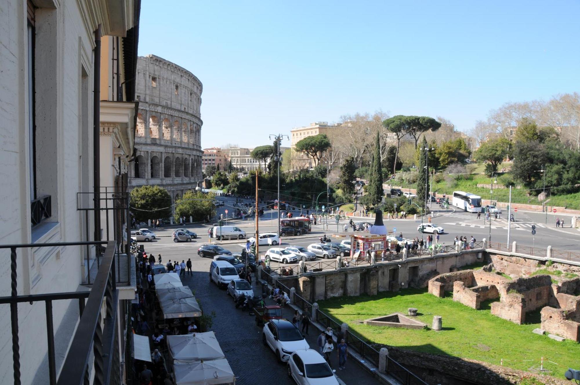 A Casa Di Lu, Al Colosseo - Guest House روما المظهر الخارجي الصورة