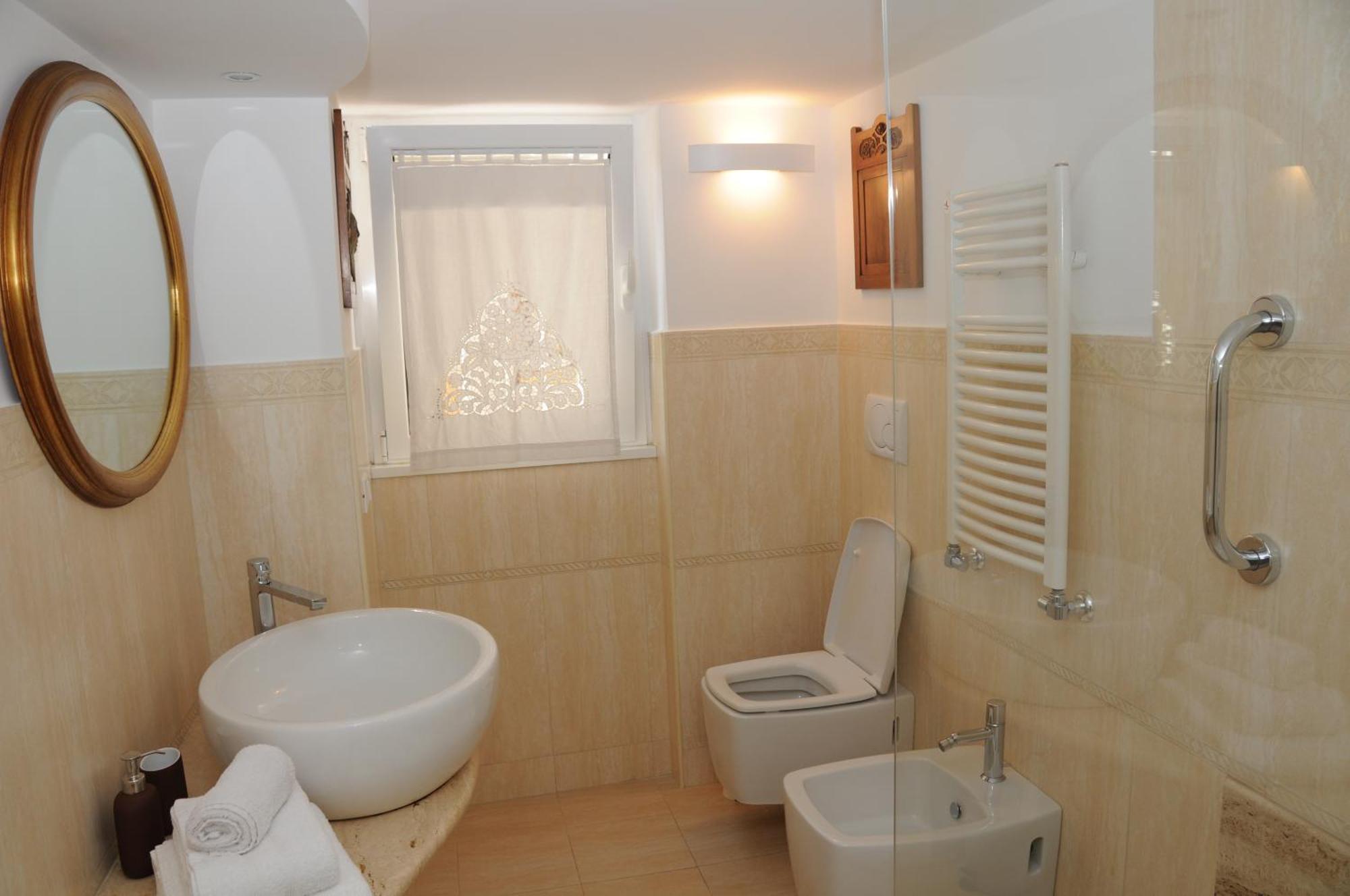 A Casa Di Lu, Al Colosseo - Guest House روما المظهر الخارجي الصورة