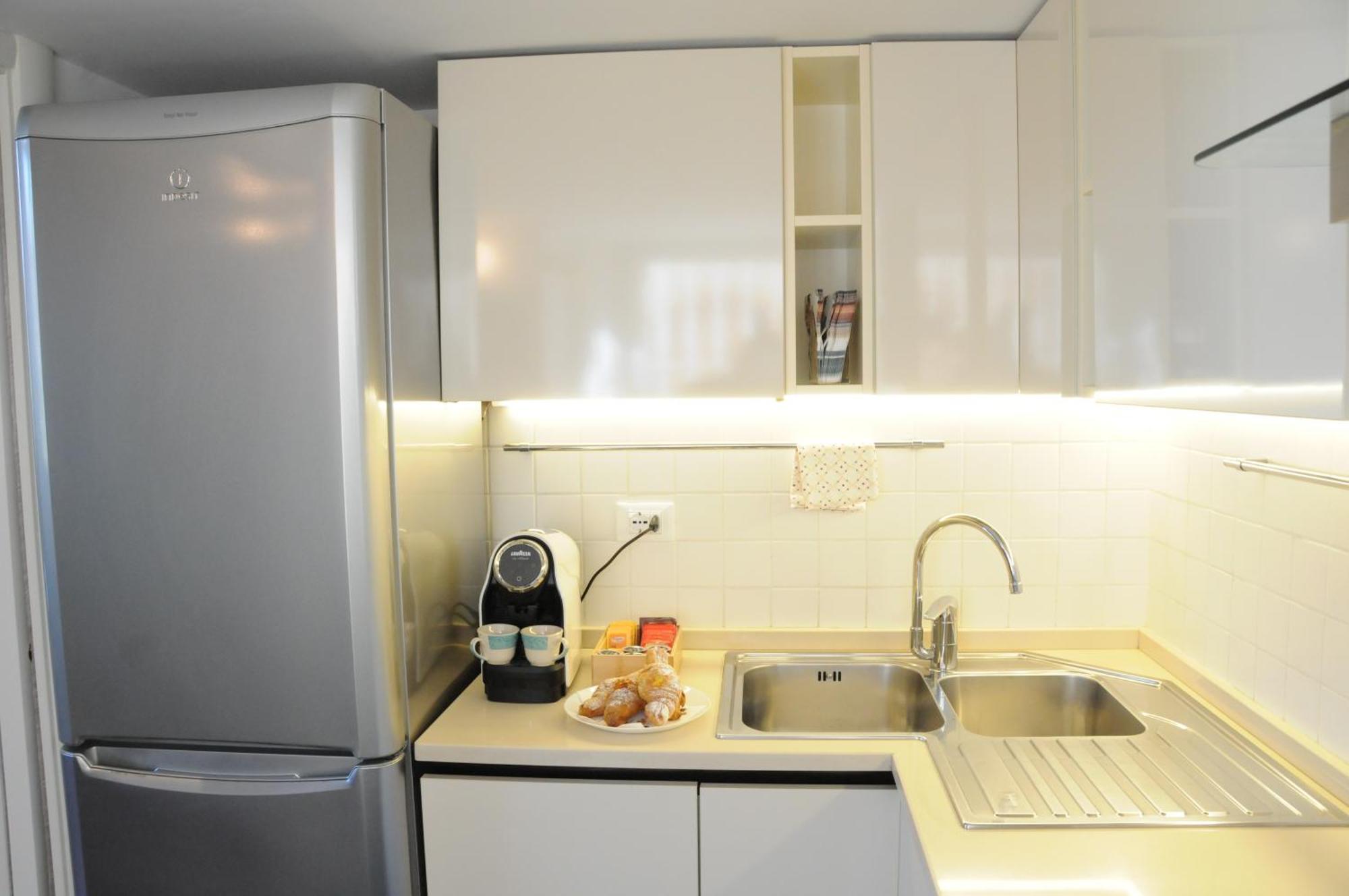 A Casa Di Lu, Al Colosseo - Guest House روما المظهر الخارجي الصورة