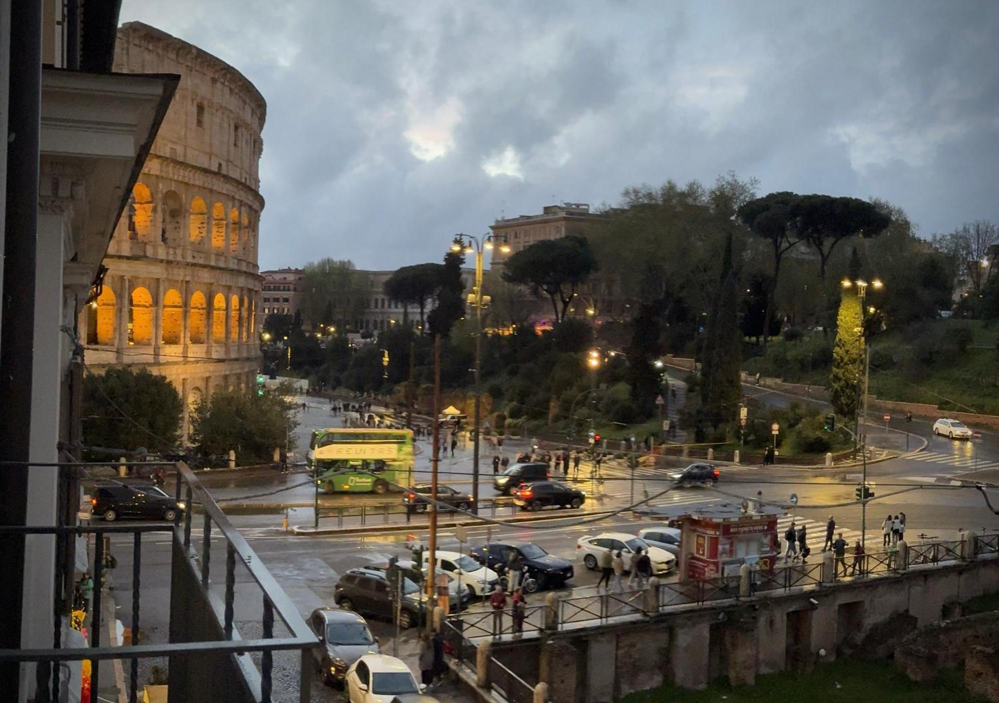 A Casa Di Lu, Al Colosseo - Guest House روما المظهر الخارجي الصورة
