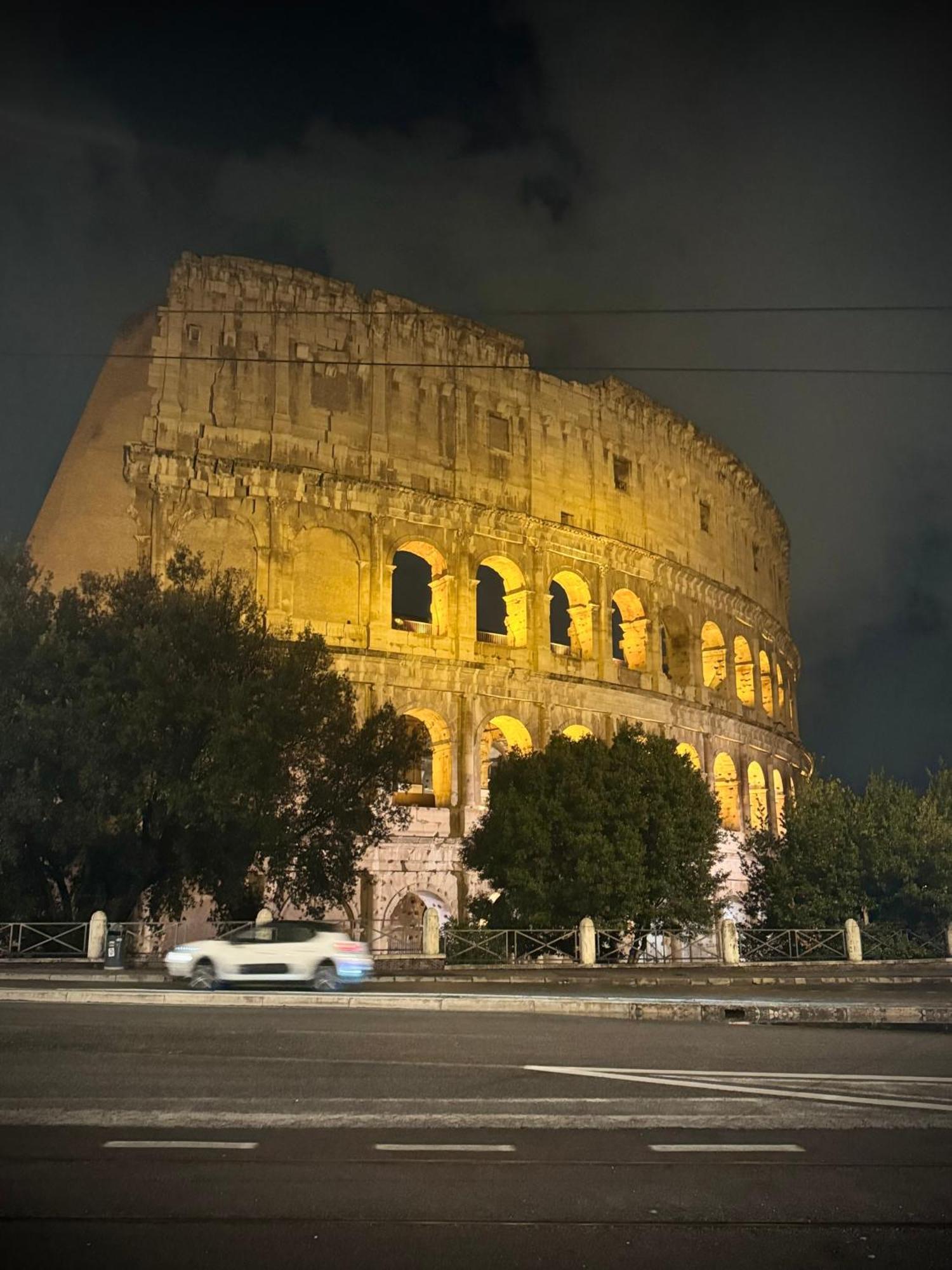 A Casa Di Lu, Al Colosseo - Guest House روما المظهر الخارجي الصورة